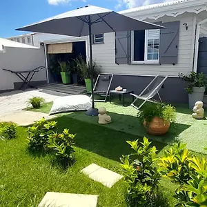 Hébergement de vacances Ti Garden Et Son Jacuzzi Privé à Ste Luce, Les Coteaux